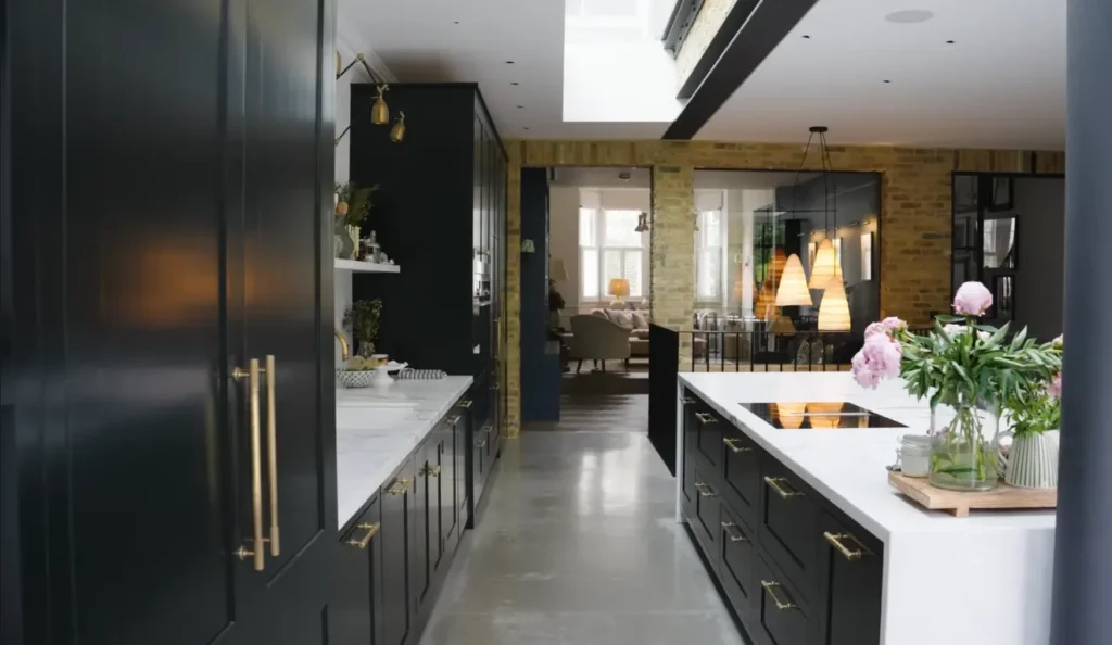 Modern custom home by Home Builder Hewitt TX